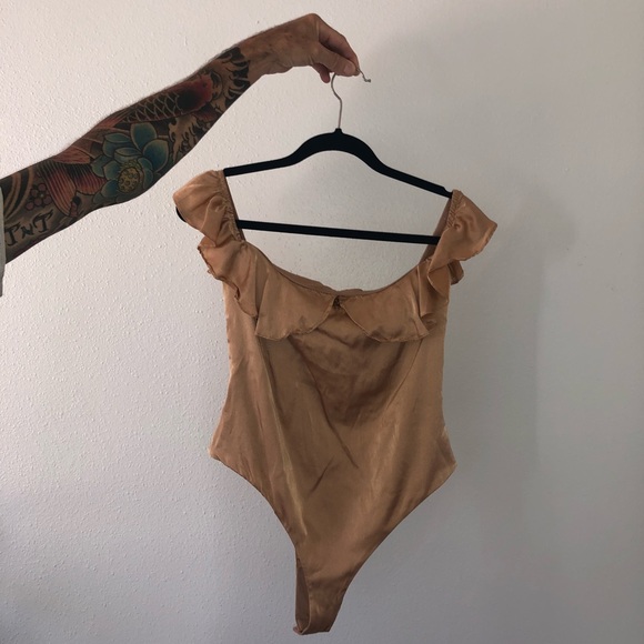 For love lemons VIRGO RUFFLE OFF SHOULDER BODYSUIT - Picture 4 of 5